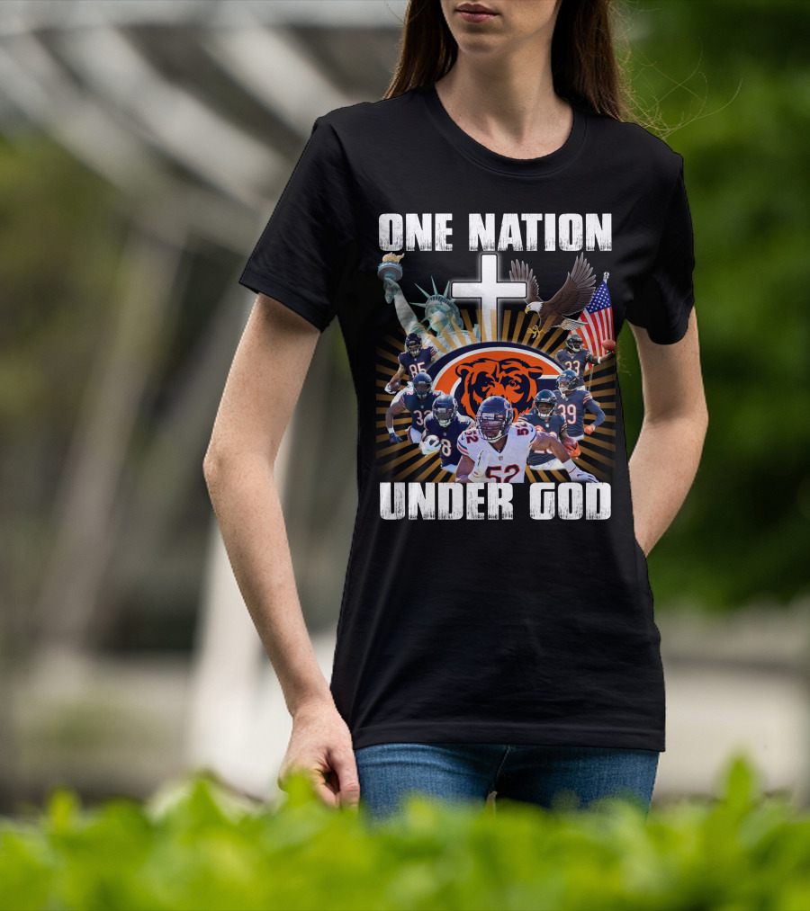 Chicago Bears One Nation Under God Statue Of Liberty American Flag Cross Football Players T-Shirt