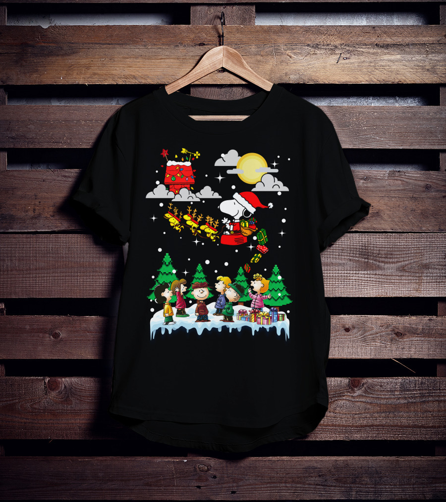 Peanuts Christmas Charlie Brown Snoopy Santa Sleigh Woodstock Scene T-Shirt