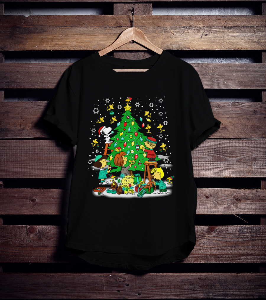 Peanuts Noel Christmas Tree Decorating With Snoopy And Friends T-Shirt