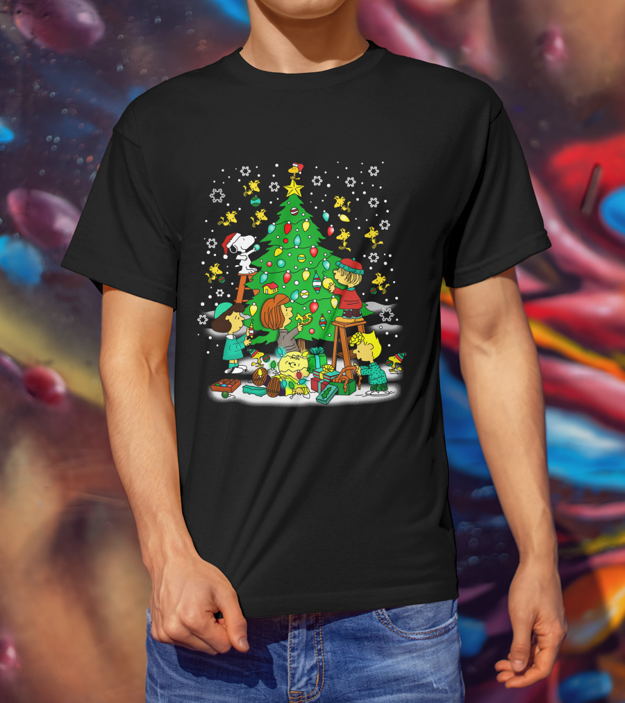 Peanuts Noel Christmas Tree Decorating With Snoopy And Friends T-Shirt