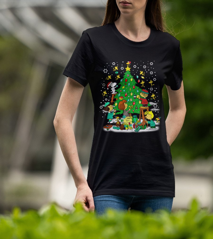 Peanuts Noel Christmas Tree Decorating With Snoopy And Friends T-Shirt