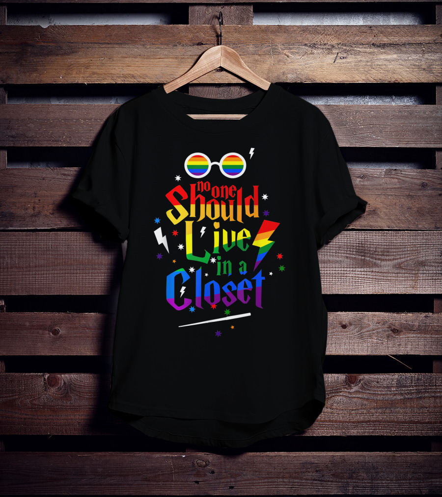 Pride Rainbow Glasses Lightning Quote No One Should Live In A Closet T-Shirt