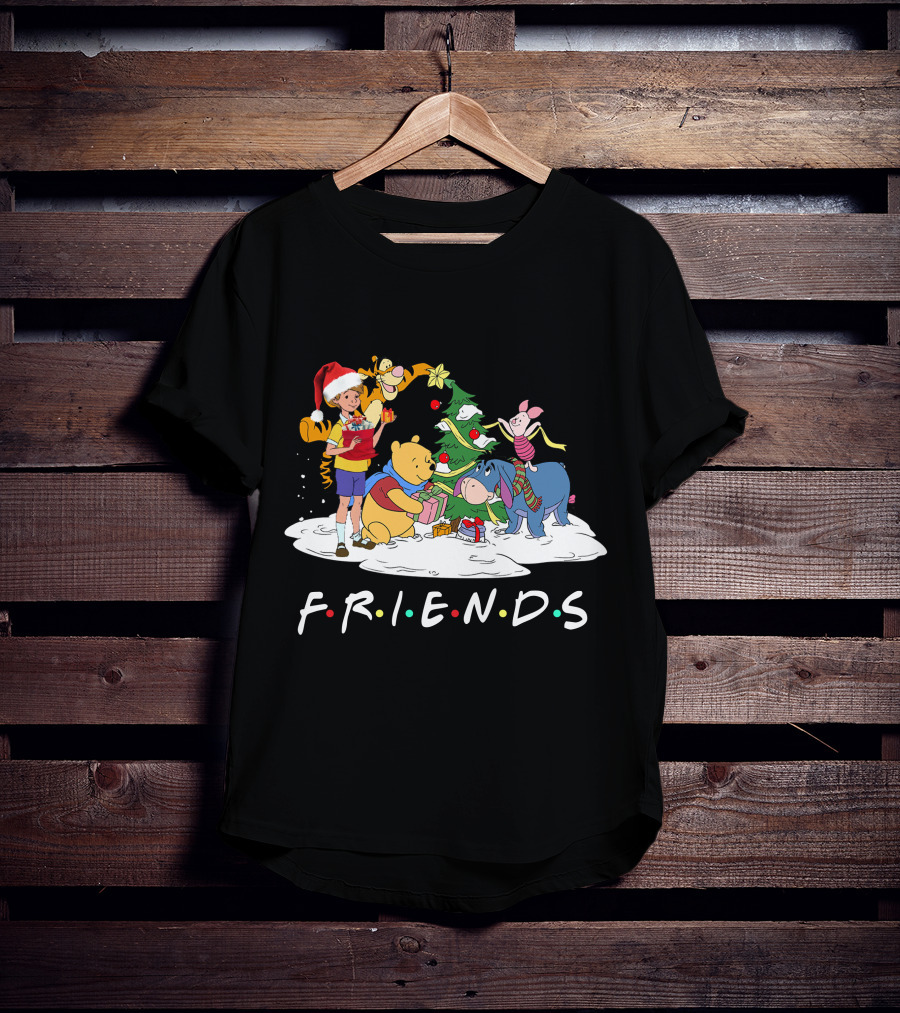 FRIENDS Winnie The Pooh Christmas Tree Gathering ZN658 T-Shirt