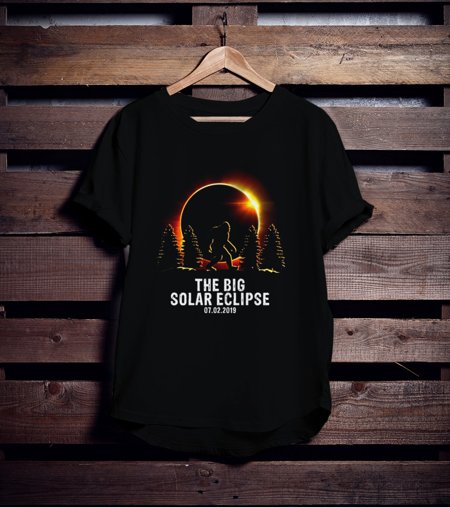 The Big Solar Eclipse Bigfoot 07.02.2019 Forest Silhouette T-Shirt