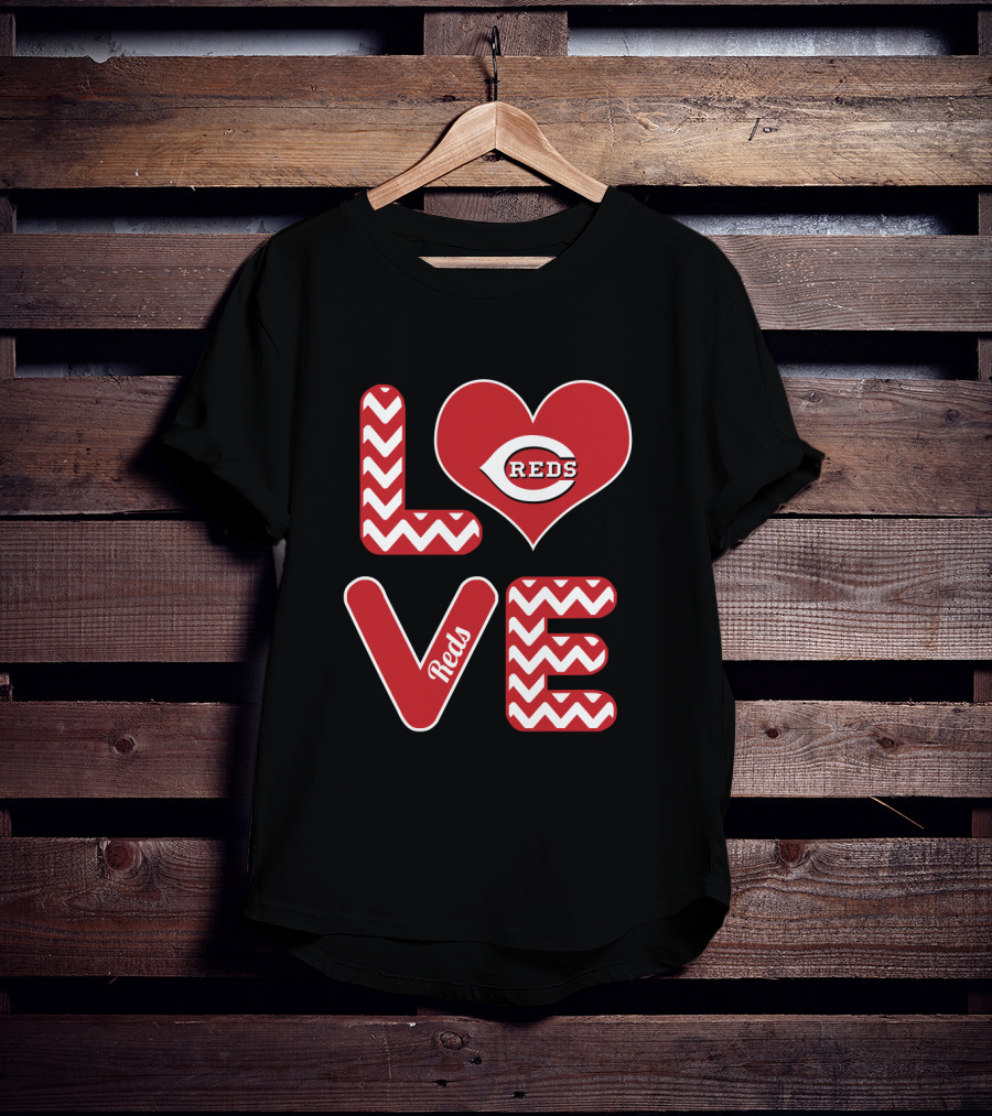 Love Cincinnati Reds Heart Logo Chevron Pattern Fans Baseball T-Shirt