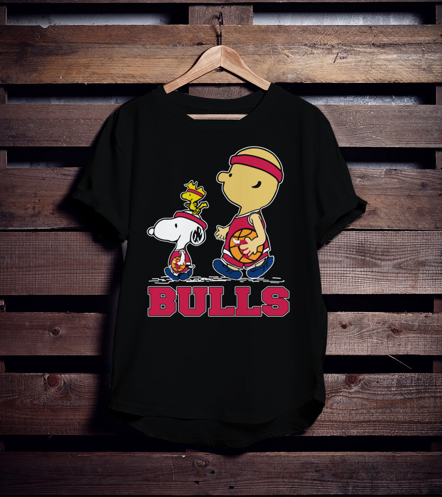 Snoopy Woodstock And Bulls Basketball Fans T-Shirt