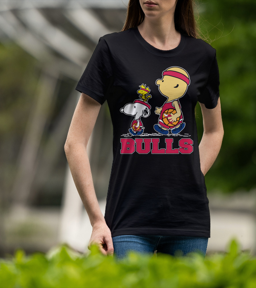 Snoopy Woodstock And Bulls Basketball Fans T-Shirt