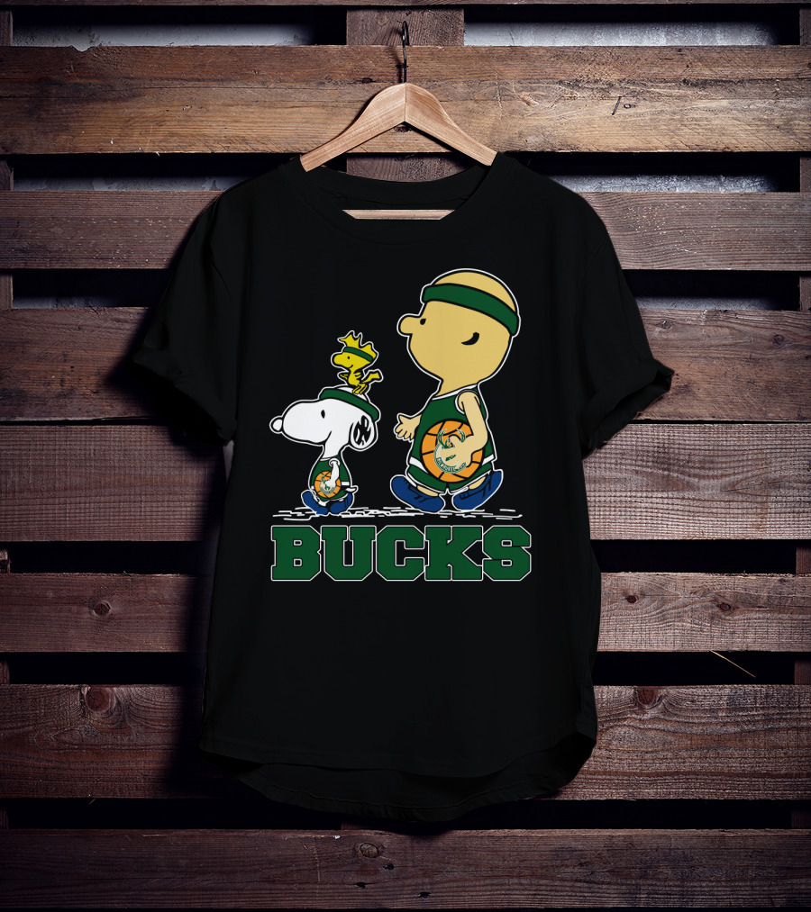 Snoopy Woodstock And Basketball Walking With Milwaukee Bucks Fans T-Shirt