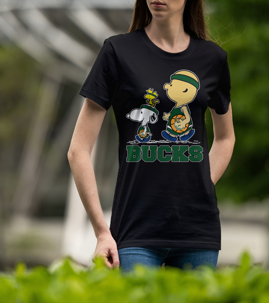 Snoopy Woodstock And Basketball Walking With Milwaukee Bucks Fans T-Shirt