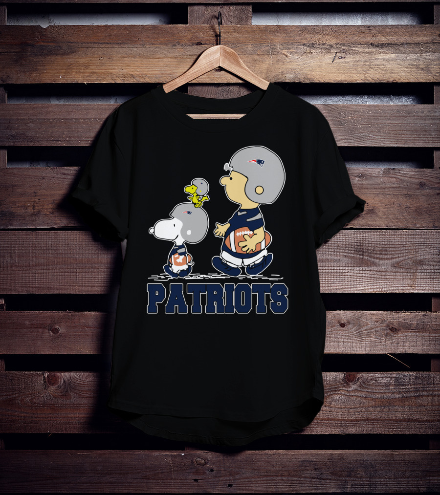 Snoopy Woodstock And New England Patriots Football Fans Peanuts Charlie Brown T-Shirt