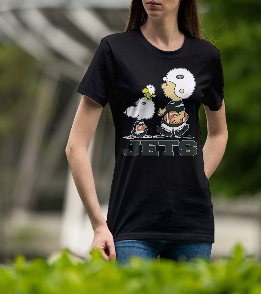 Snoopy And New York Jets Fans Football Team Helmets Charlie Brown Woodstock T-Shirt