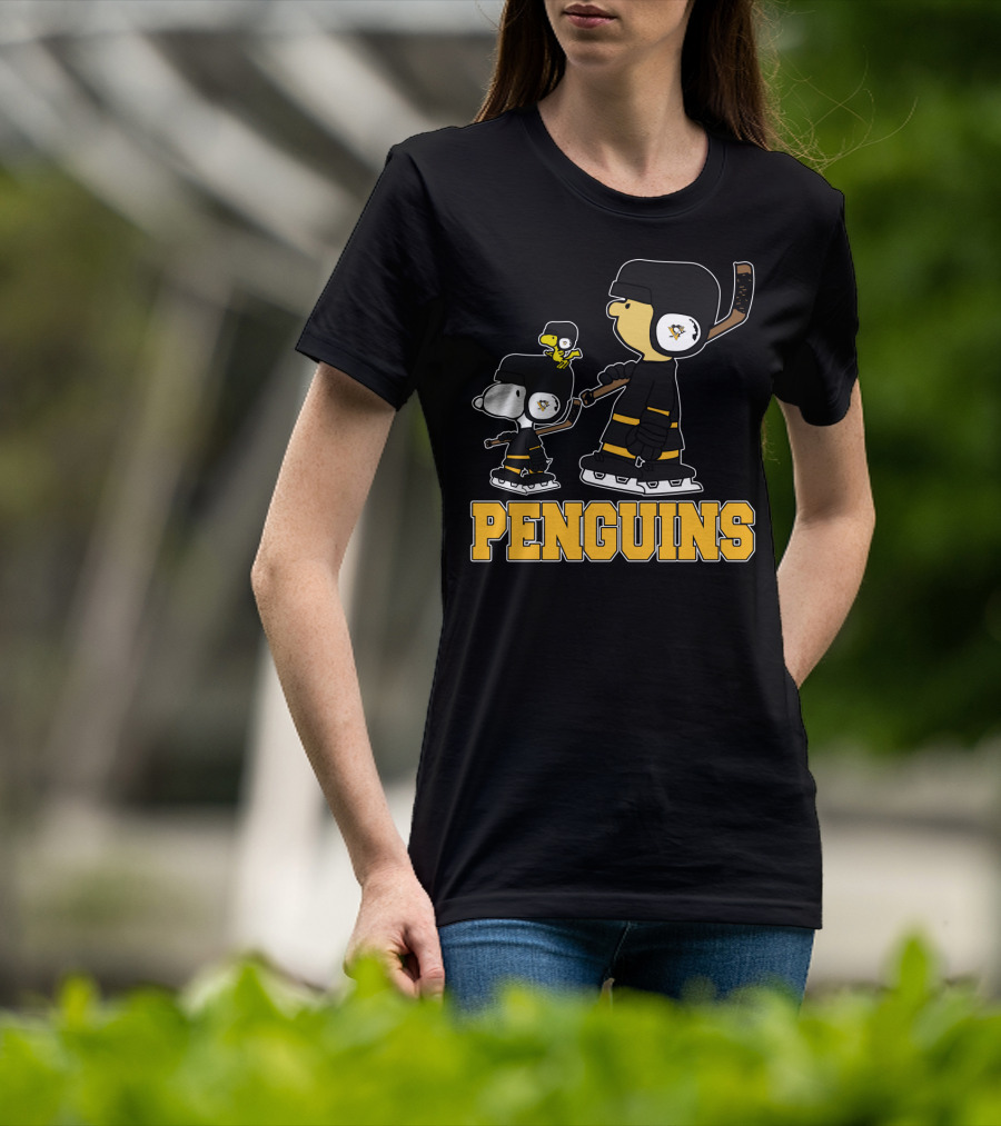 Snoopy And Woodstock With Pittsburgh Penguins Hockey Gear T-Shirt