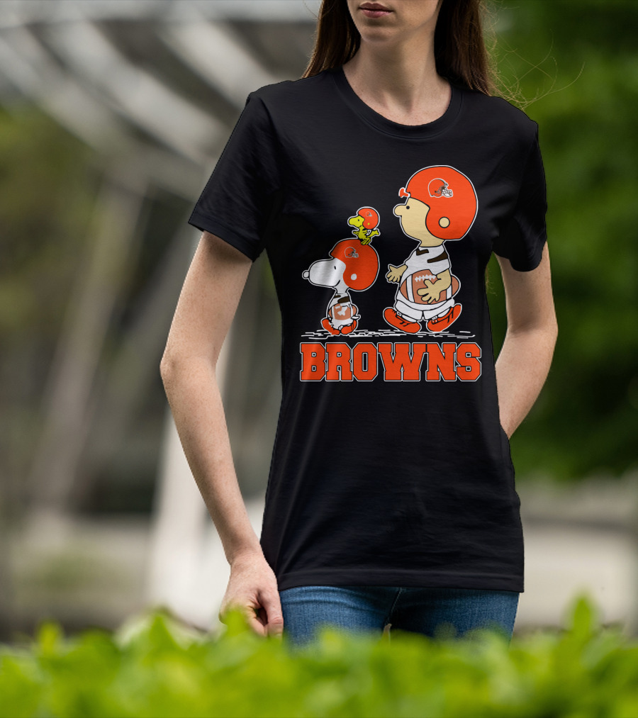 Snoopy Cleveland Browns Football Fans Peanuts Characters T-Shirt