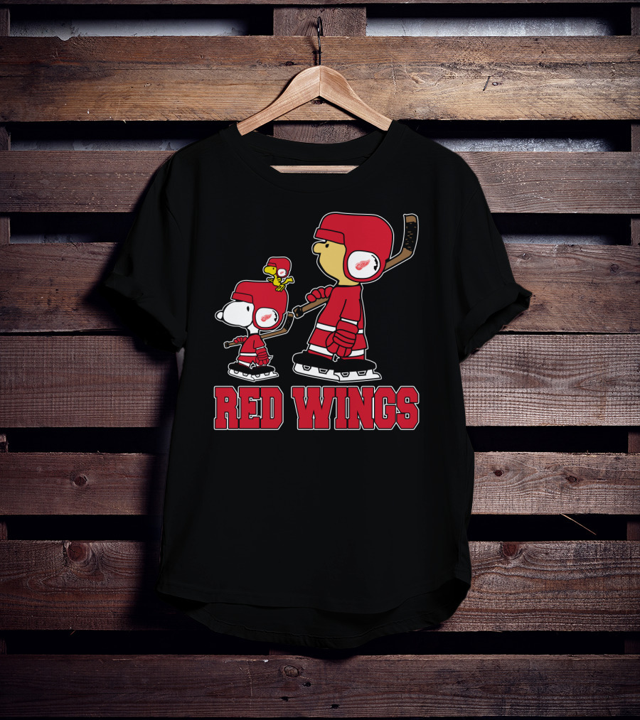 Snoopy And Woodstock Detroit Red Wings Hockey Enthusiasts T-Shirt