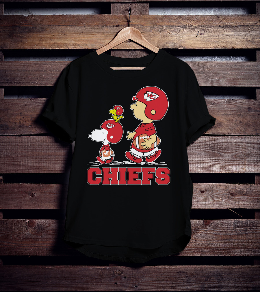 Snoopy Woodstock And Peanuts Characters With Kansas City Chiefs Football Helmets Chiefs Fans T-Shirt