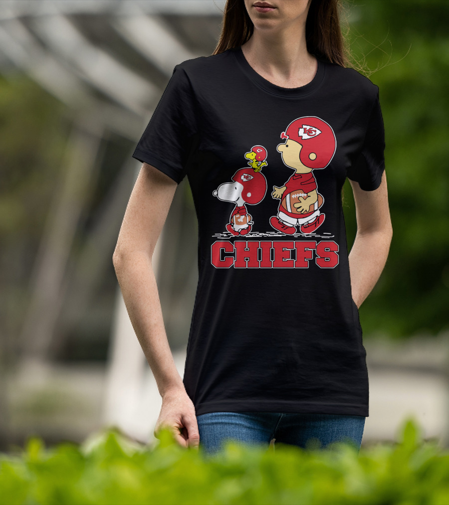 Snoopy Woodstock And Peanuts Characters With Kansas City Chiefs Football Helmets Chiefs Fans T-Shirt