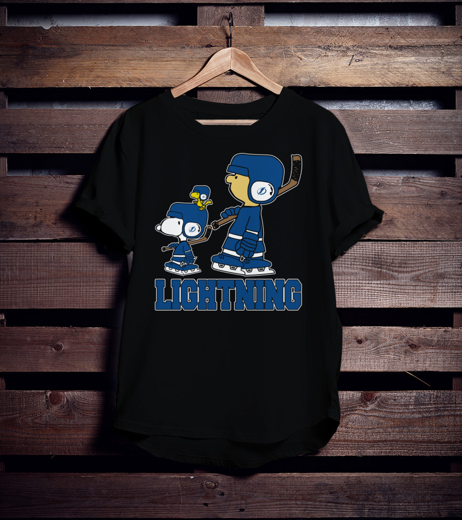 Snoopy And Woodstock With Tampa Bay Lightning Hockey Gear And T-Shirt