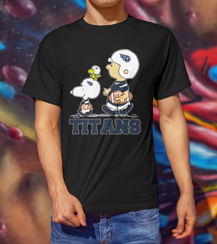 Snoopy And Woodstock With Tennessee Titans Helmets And Footballs T-Shirt