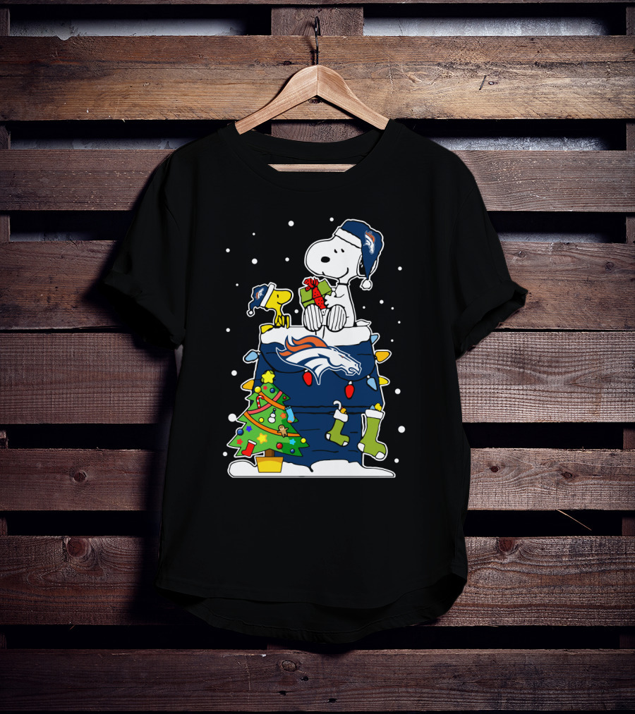 Snoopy Denver Broncos Christmas With Woodstock And Presents T-Shirt