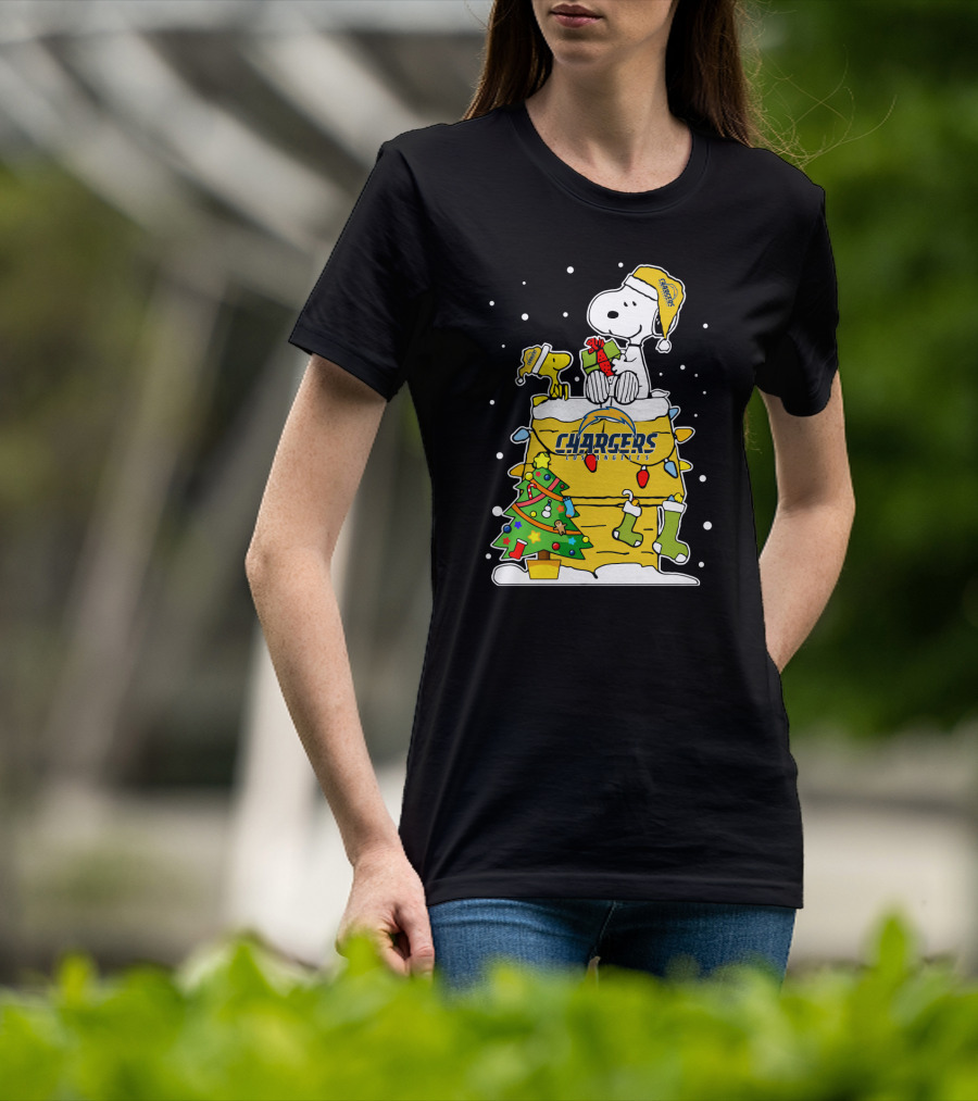 Los Angeles Chargers Snoopy Christmas House With Woodstock And Present T-Shirt