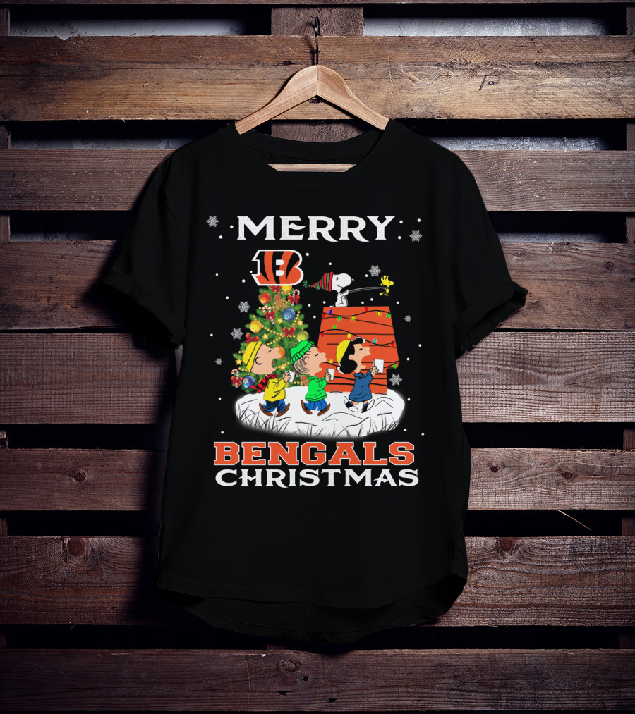 Merry Cincinnati Bengals Christmas Snoopy Woodstock Charlie Brown Linus Lucy T-Shirt