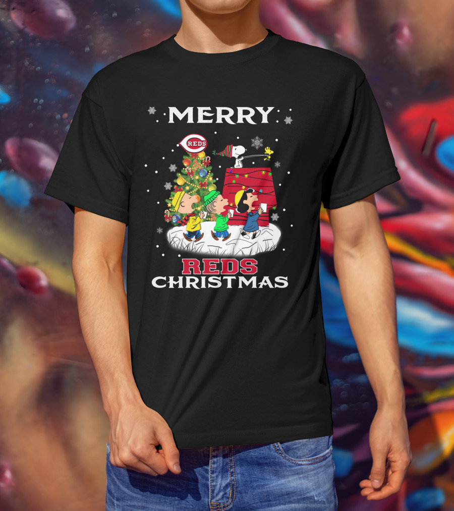 Merry Cincinnati Reds Christmas Snoopy Charlie Brown Woodstock T-Shirt