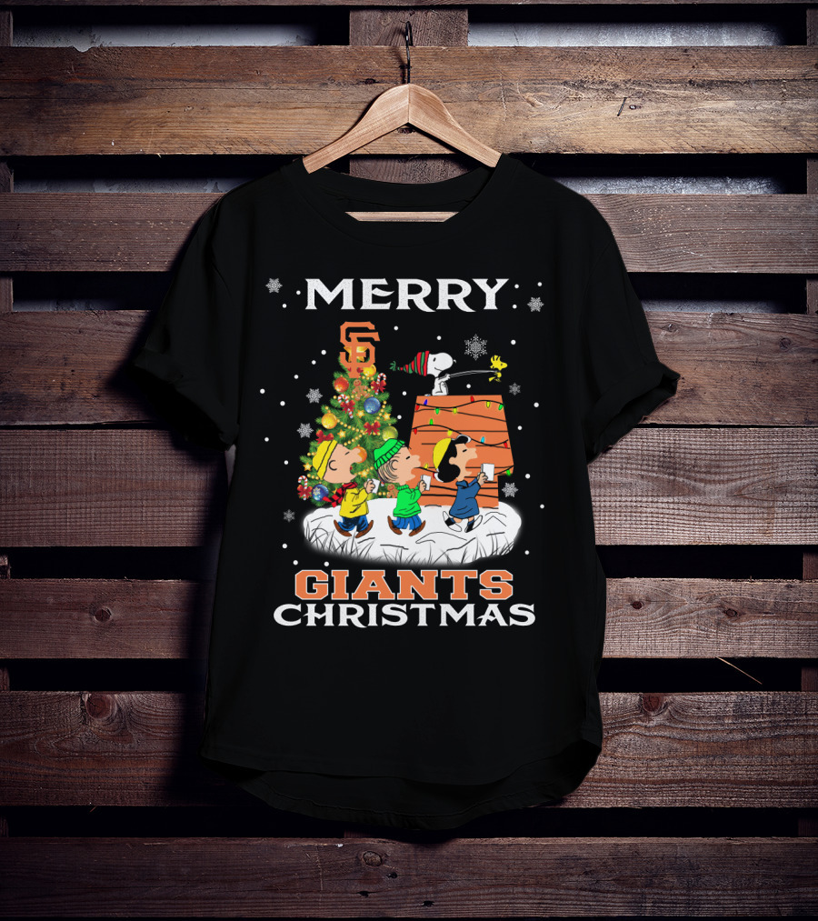 Merry San Francisco Giants Christmas Snoopy Woodstock Peanuts Tree Snowflakes T-Shirt