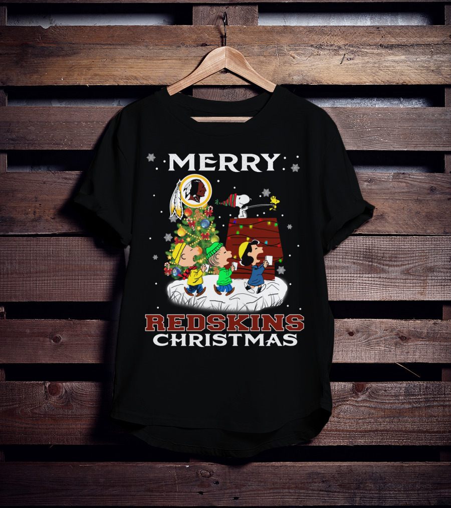 Merry Redskins Christmas Snoopy Peanuts Holiday Celebration T-Shirt