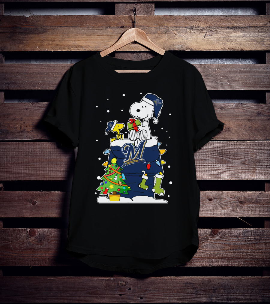 Milwaukee Brewers Snoopy Christmas Tree And Woodstock Gift Scene T-Shirt