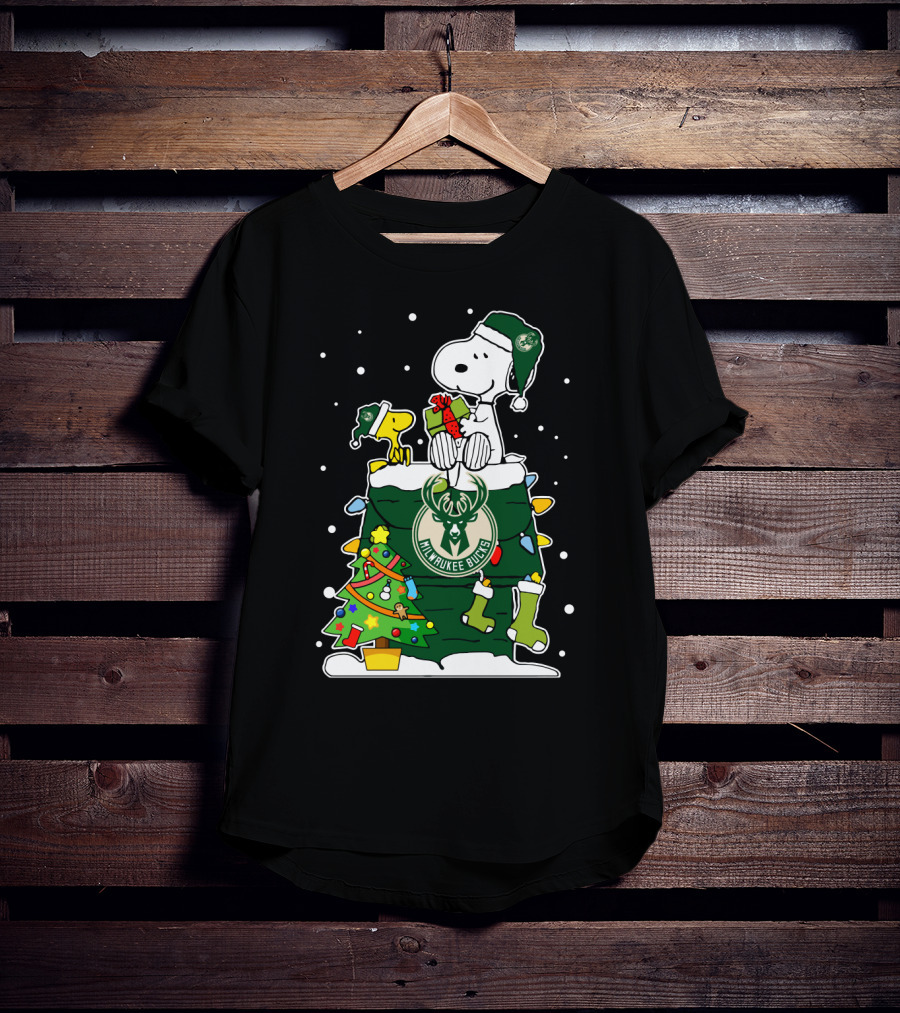 Milwaukee Bucks Snoopy And Woodstock Christmas Scene T-Shirt
