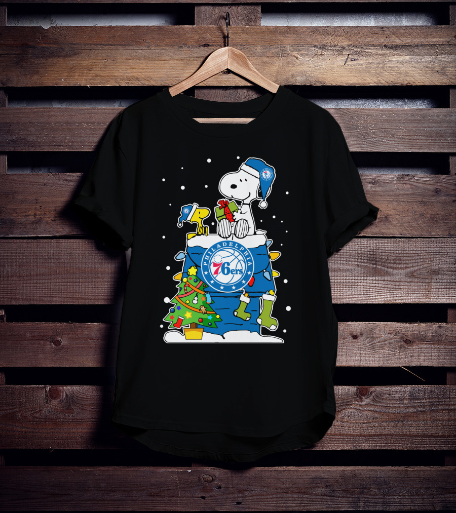 Philadelphia 76ers Snoopy Presents Christmas Scene T-Shirt