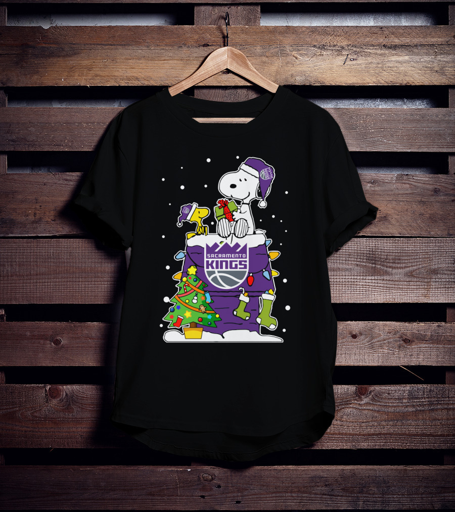 Sacramento Kings Christmas Snoopy And Woodstock Present Fan T-Shirt