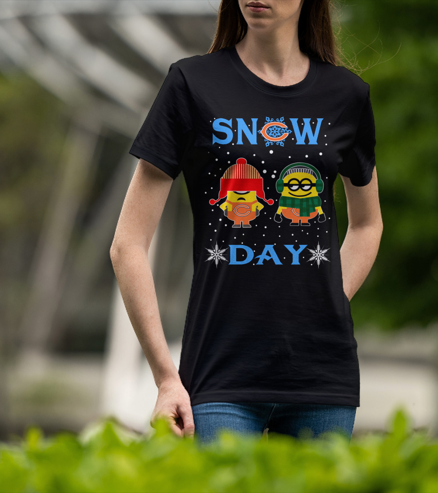 Snow Day For Chicago Bears And Minion Fans T-Shirt