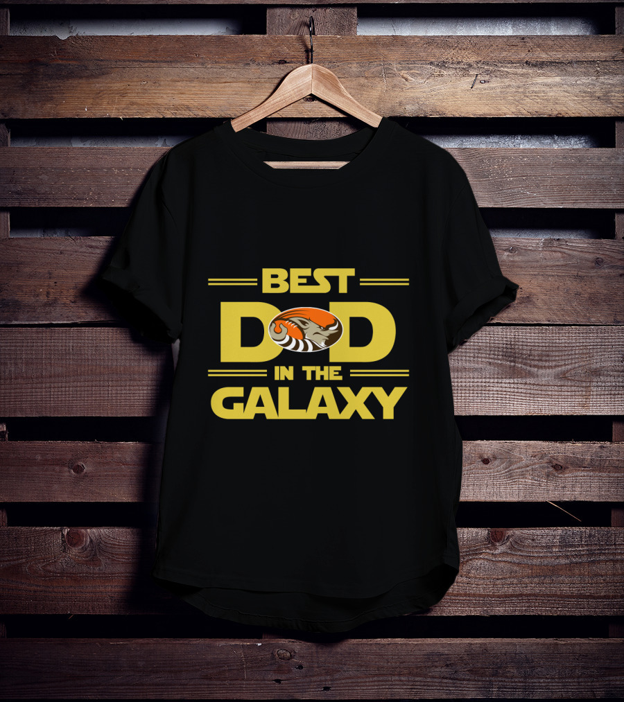 Best Dad In The Galaxy With Cleveland Browns Tiger Helmet T-Shirt