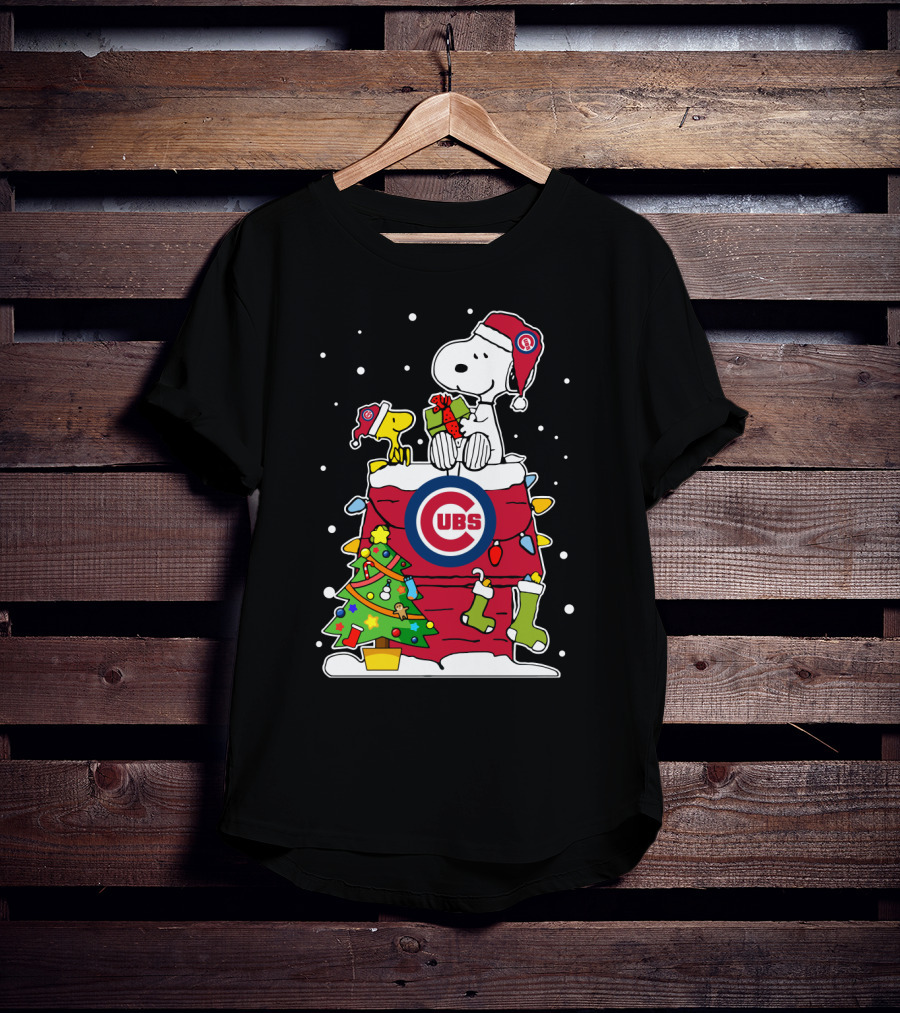 Chicago Cubs Snoopy Christmas Peanuts Woodstock Holiday Gift T-Shirt