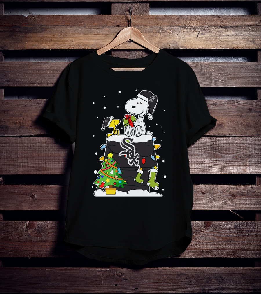Chicago White Sox Snoopy Christmas Chimney Scene T-Shirt