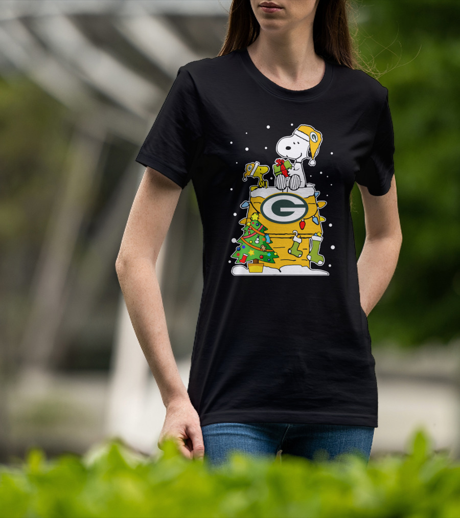Green Bay Packers Snoopy Christmas Doghouse Scene T-Shirt