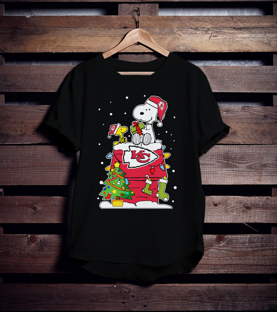 Kansas City Chiefs Snoopy Christmas Santa Hat Peanuts Woodstock Holiday Football T-Shirt