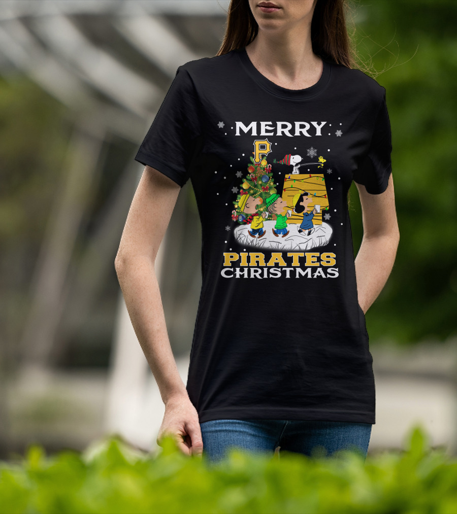 Merry Pittsburgh Pirates Christmas With Snoopy And Peanuts Characters T-Shirt