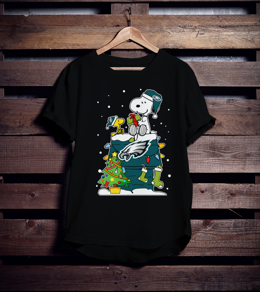 Philadelphia Eagles Snoopy Christmas Doghouse With Woodstock And Lights T-Shirt