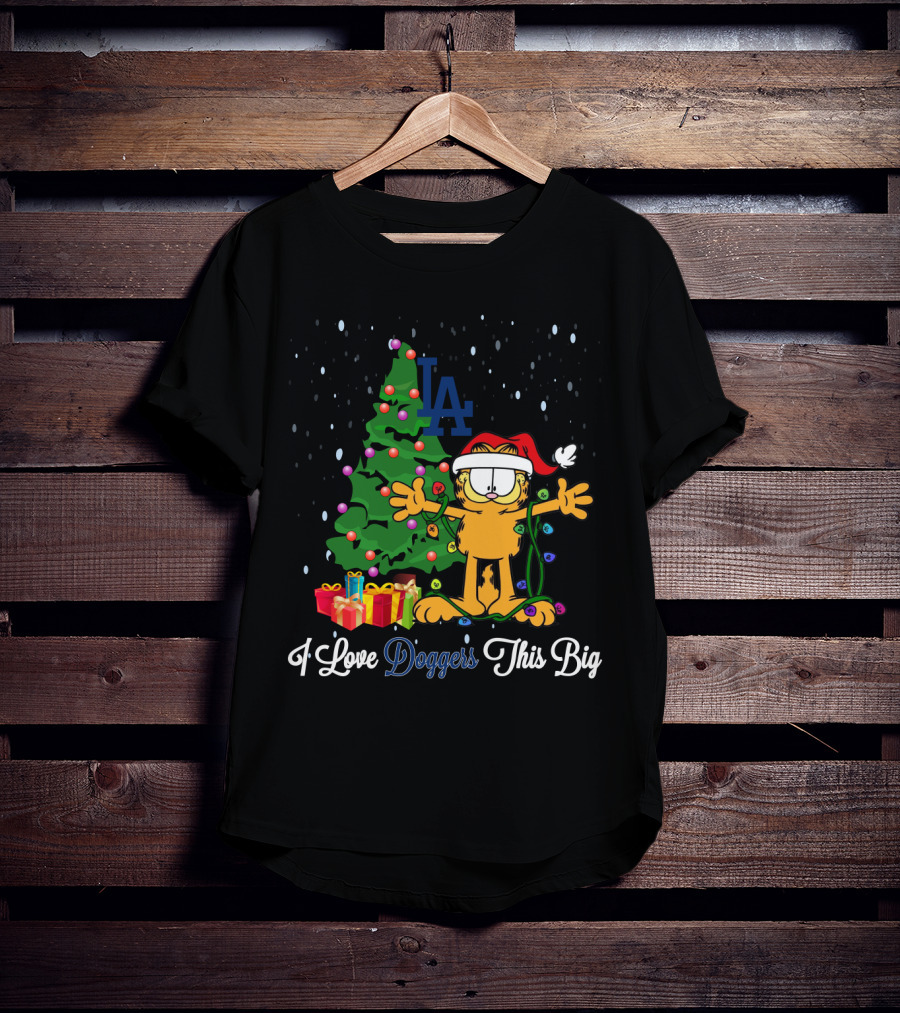 I Love Dodgers This Big Xmas Garfield Cat LA Dodgers Christmas Tree Gifts T-Shirt