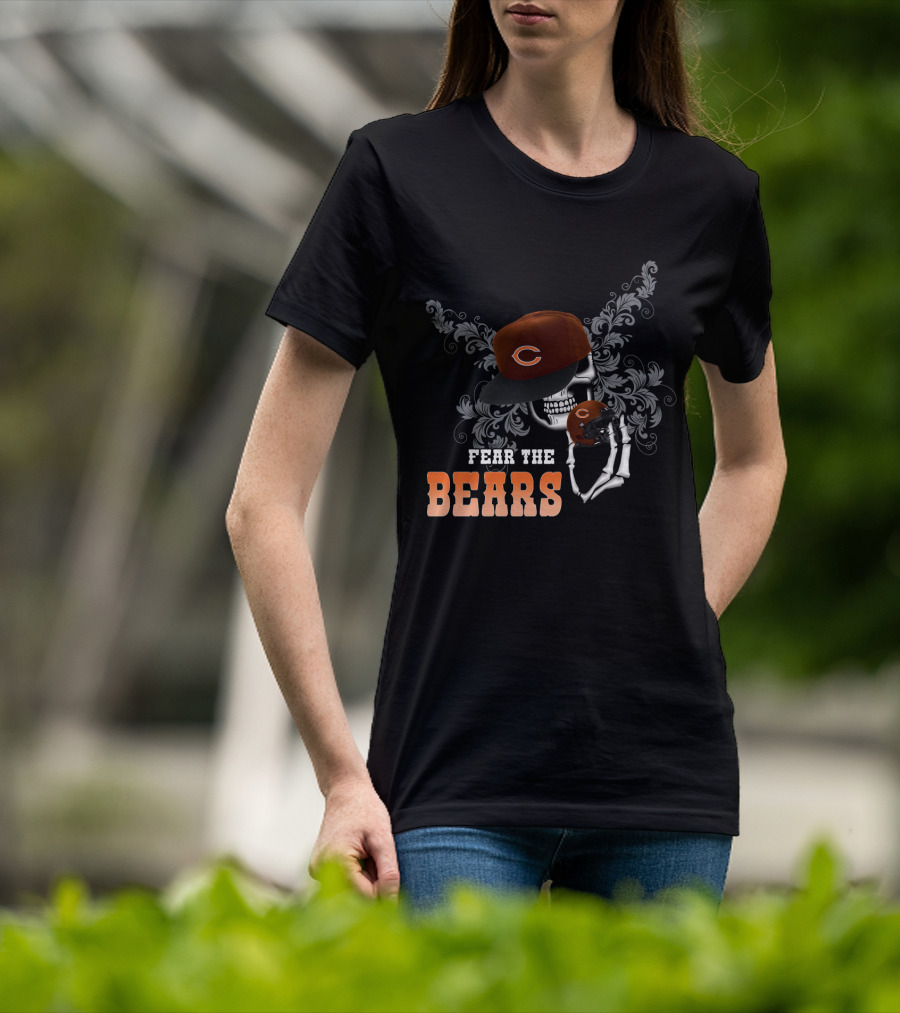 Fear The Bears Chicago Football Skull Helmet T-Shirt