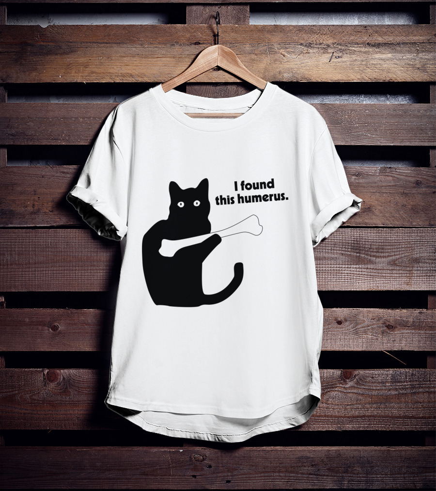 Black Cat With Bone And Humorous Text I Found This Humerus T-Shirt
