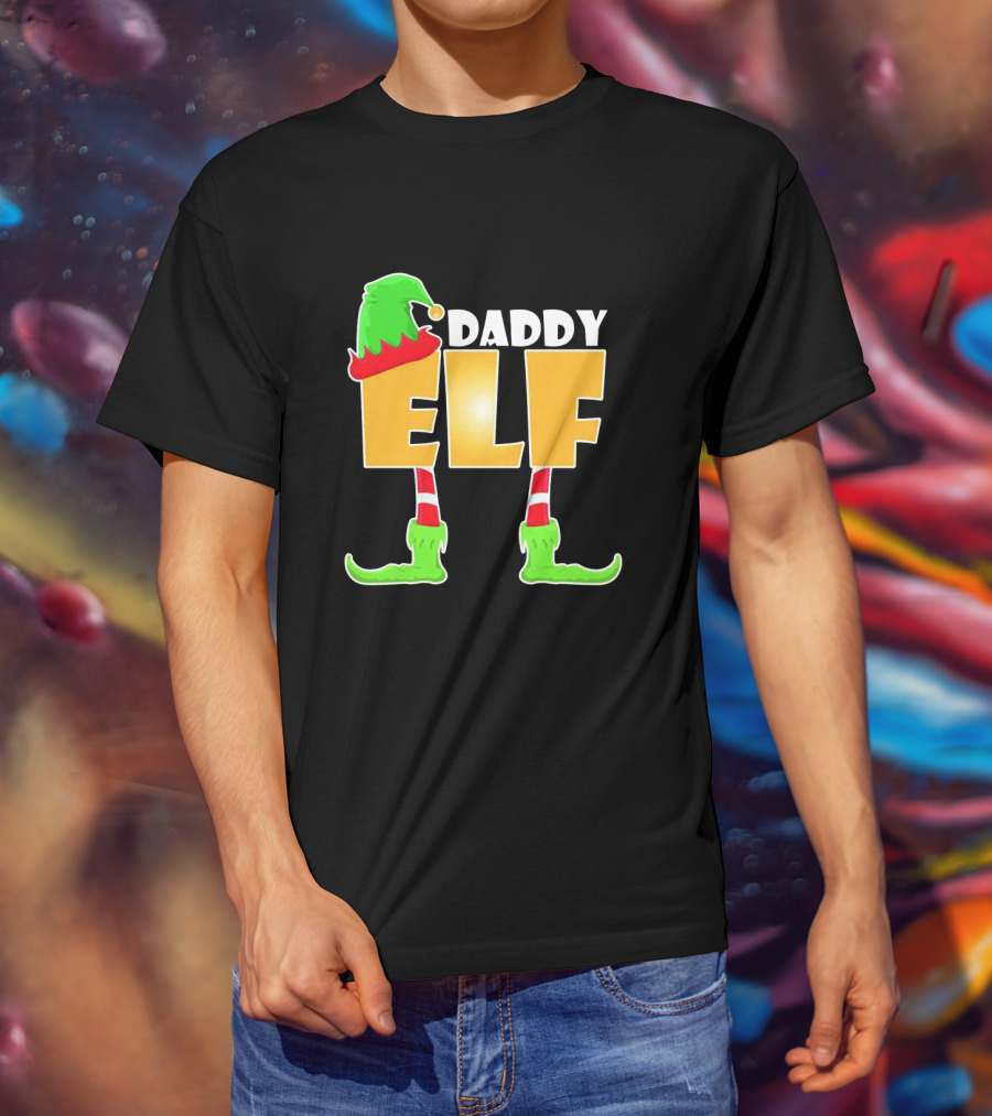 Daddy Elf Christmas Holiday Design With Green Hat And Striped Socks T-Shirt