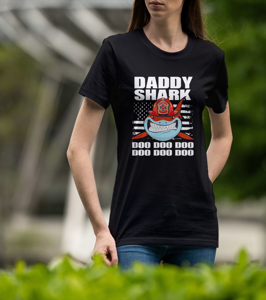 Daddy Shark Firefighter Red Helmet American Flag Doo Doo Doo T-Shirt