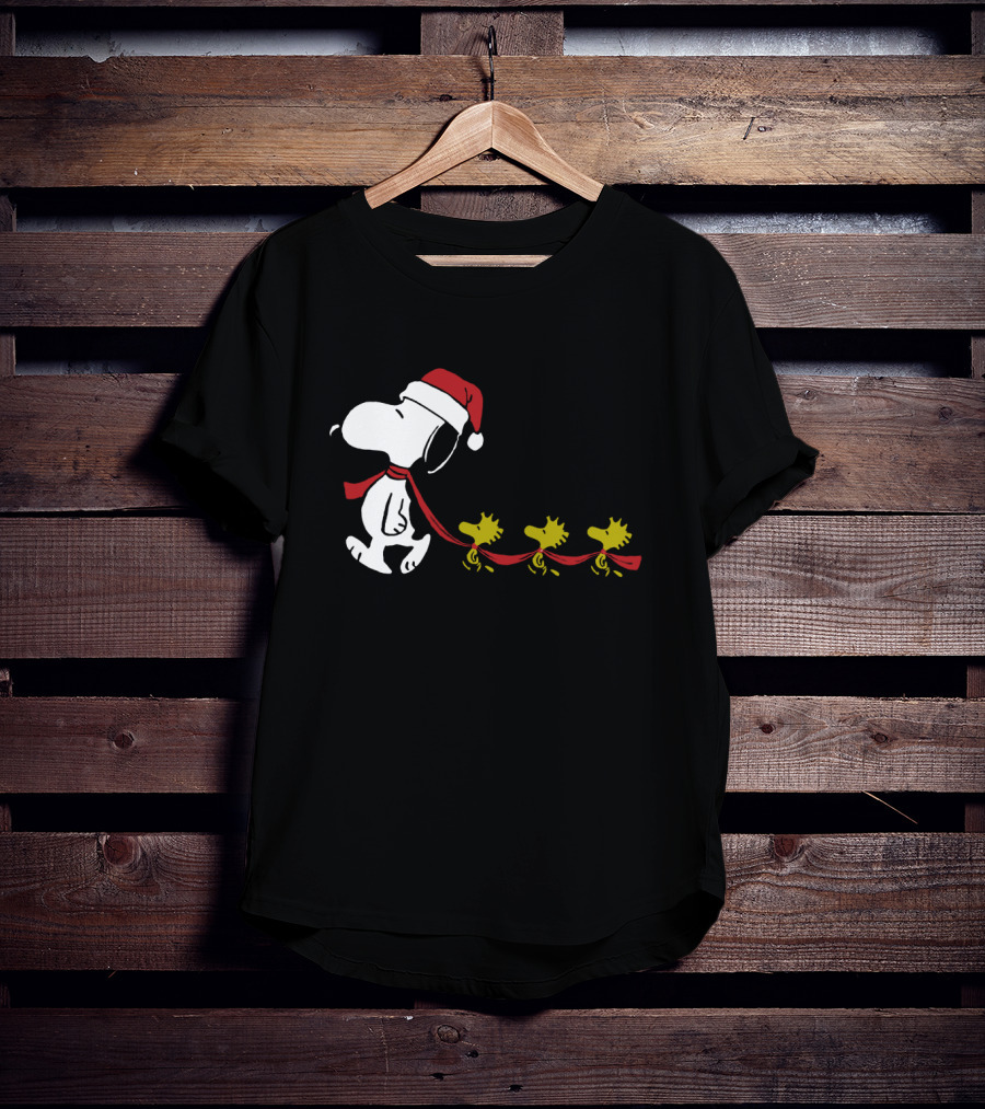 Snoopy Santa Hat Woodstock Parade Peanuts Christmas Holiday T-Shirt