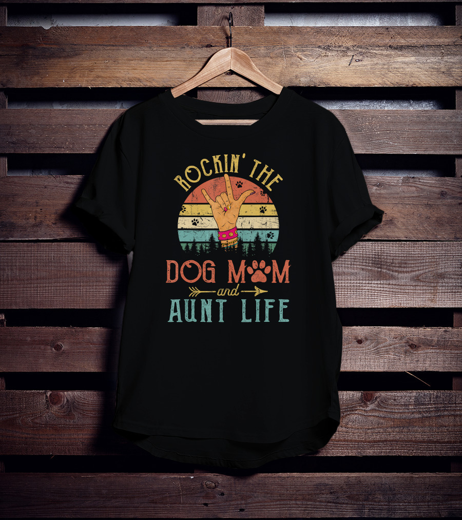 ROCKIN' THE DOG MOM AND AUNT LIFE Vintage Sunset Paw Print Peace Sign Retro Rainbow T-Shirt