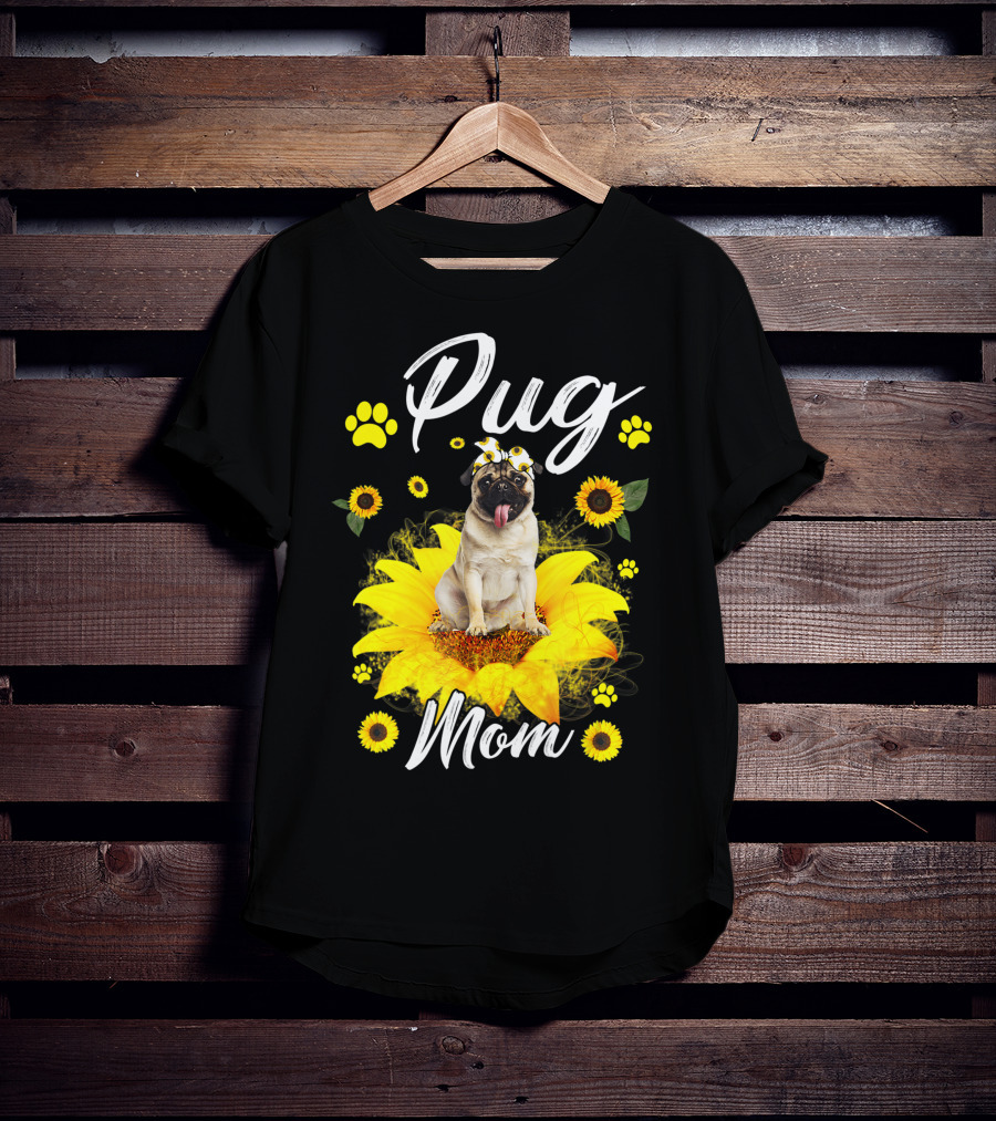 Pug Mom Sunflower Dog Paw Graphics T-Shirt