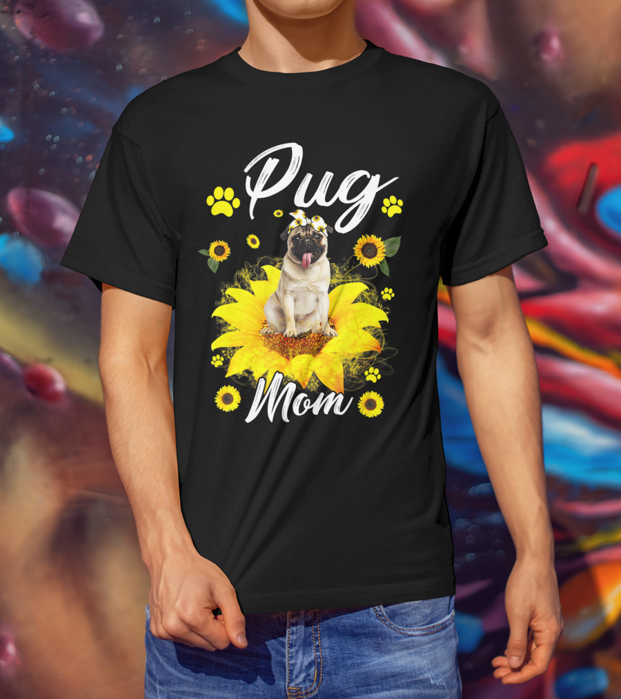 Pug Mom Sunflower Dog Paw Graphics T-Shirt
