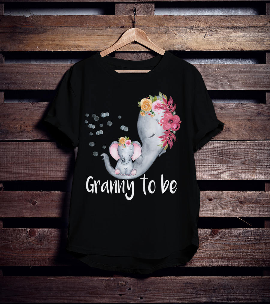 Granny To Be Elephant Baby Shower Floral For Girl T-Shirt